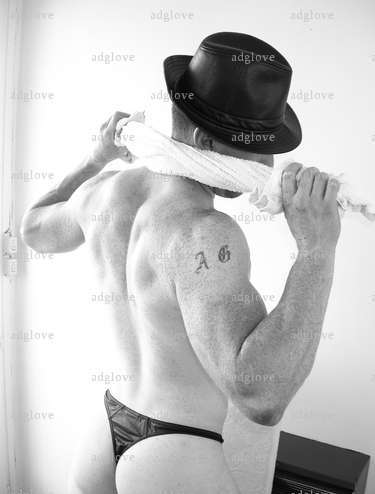adglove - Homme coquin - Paris