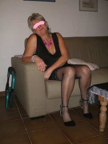 femmhom80 - Couple bi candaulisme - Rue