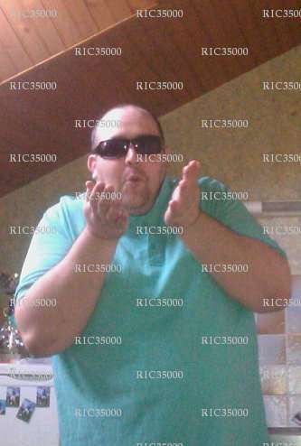 RIC35000 - Homme échangiste - Laval