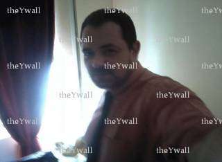 theYwall - Homme coquin - Le Bourget